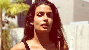 Tonia sotiropoulou was born on april 28, 1987 in athens, greece. Se Poion Plastiko Pas Gia Ta Xeilh Soy H Tonia Swthropoyloy Apanta Me Xioymor Se Sxolio Follower Bovary