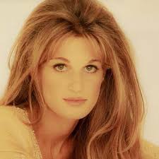 Omg! Just look at this masterpiece. Its so lovely....... My absolute  favorite colour; purple, wore by my absolute favorite person. It simple but  she slayyyyyyyyyyyyys. I have a major style crush on