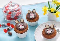osterhasen muffins mit kinder schoko bons rezept schoko bons kinder schoko lebensmittel essen
