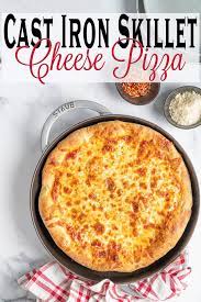 This Cast Iron Skillet Pizza Is Easy To Make The Homemade Sauce Takes 10 Minutes Flat And Is A Game Chan Cast Iron Skillet Pizza Skillet Pizza Cast Iron Pizza
