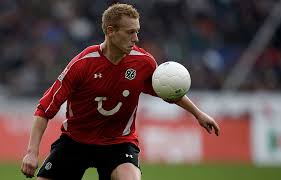 Metti forssell ottaa kirjoituksessaan kantaa myös siihen, miltä hänestä tuntuu, kun miehellä on huomattavasti suuremmat tulot. Mikael Forssell Mielii Takaisin Valioliigaan Tai Bundesliigaan Se On Unelmani Suomifutis
