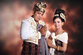 Dalam buku mengenal seni dan budaya 34 provinsi di indonesia (2015) oleh r. Terbaik Dari Prewed Adat Bali Gallery Pre Wedding