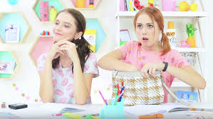 Looking for some creative diy crafts and ideas to make your bedroom decor awesome? Troom Troom 5 Minute Crafts And Weird Youtube Diy Channels Explained Vox