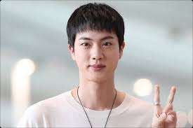 Tiffany Young (Girls' Generation) se machuca durante performance do musical  “Chicago”