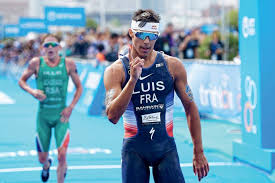 Le père surprend sa femme et leur fils dans la cuisine. Vincent Luis Objectif Tokyo 2020 Docdusport