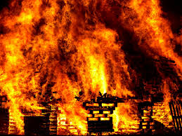 4 years ago4 years ago. Neighbour Saves Entire Family From Their Burning House