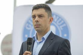 Motivul este unul cât se poate de clar. Ministrul Eduard Novak Ii Cere Scuze Anei Maria Popescu Imi Pare Foarte Foarte Foarte RÄƒu S A InÈ›eles Foarte GreÈ™it Pentru Mine Este Campioana De Aur