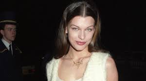 Dünyanın en çok kazanan top modeli unvanına sahiptir. Great Outfits In Fashion History Milla Jovovich Doing Elevated Grunge In 1992 Fashionista
