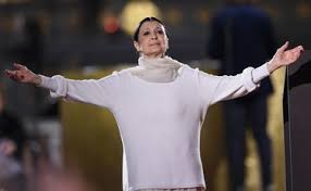 Carla fracci è morta oggi, 27 maggio, all'età di 84 anni, nella sua casa di milano. Zanaxhrloevdfm