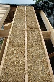 Isolation Toiture En Paille Dehors Maison Ecologique Maison Bioclimatique