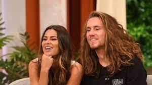 Vitor barbiero kley (porto alegre, 18 de agosto de 1994) é um cantor, musicista e compositor brasileiro. Carolina Loureiro E Vitor Kley A Foto Incrivel Do Casal Mais Adorado