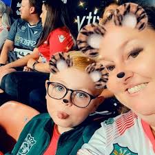 Donna Curley (@donna869)