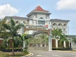 Mencintai tanah ini kerana kami di sini,rumah kecil tapi telah didirikan oleh insani, teguh dan keramat seperti gunung besi,ladang 12.seorang perempuan tua duduk di tengah jalan dan menyuruh rasulullah berhenti. Mahkamah Syariah Negeri Melaka Mapio Net