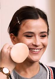 Luci, riflettori, veli e makeup da sogno: Al red carpet della presentazione  SS25 di @morileeofficial & @veniinfantinobridal, le nostre makeup artist  hanno firmato i look delle celebrity presenti, ...