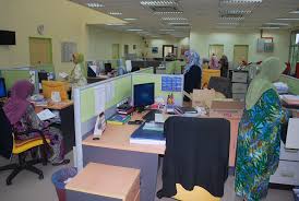 Jan 13, 2020 · perintah gaji minimum 2020. Jumlah Gaji Minimum Bagi Pekerja Swasta Akan Diubah Tahun Hadapan