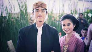 Hal itu ramai diperbincangkan jagat maya setelah kaesang disebut telah memberikan bunga kepada seorang wanita bernama nadya arifta yang dikabarkan sebagai pacar barunya. Dibawa Kaesang Ke Midodareni Ini Bakal Mantu Jokowi Selanjutnya Citizen6 Liputan6 Com