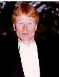 Robert Hoff's Instagram, Twitter & Facebook