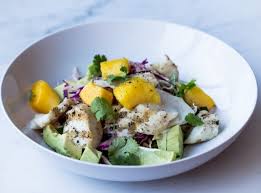 Asiatische sommerrollen werden aus hauchdünnen runden reispapierblättern gerollt und sind mit viel gemüse. Leichte Sommer Rezepte 25 Schnelle Salate Mit Obst Und Gemuse