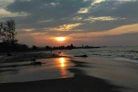 Pemandangan ini adalah pemandangan yang terdapat di pantai bali. Pemandangan Sunset Indah Tempat Wisata Di Sulawesi Selatan Taman Laut Takabonetere Belimbing Sari Banjar Tambi Pemandangan Pemandangan Yang Indah Gambar Awan