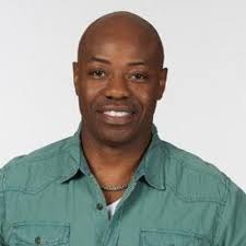 Dayo Ade (@AdeInMyShoes)