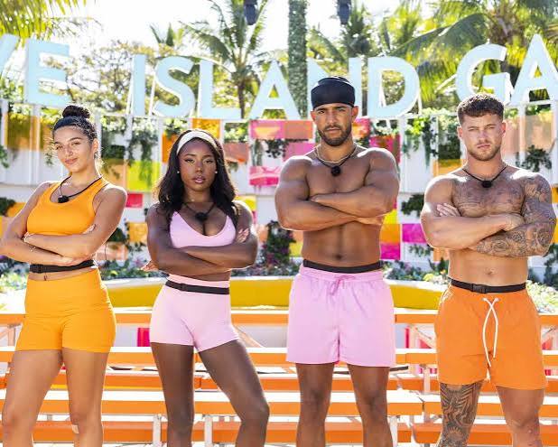 12 Unexpected Rules of 'Love Island' That Keep Islanders Cut Off From the  Outside World