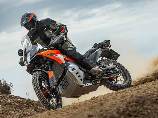 KTM 790 Adventure é confirmada para o Brasil pela Bajaj, lançamento  previsto para o último trimestre de 2026 A KTM 790 Adventure foi confirmada  para o Brasil sob a operação da Bajaj,