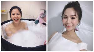 吳怡霈原為三立新聞與緯來體育台的記者和主播，她在2009年11月離開主播界，接受電視製作人 王偉忠邀約，於2010年7月成為「金星娛樂」旗下藝人，曾為《瘋狂大悶鍋》固定班底之一，後活躍於各節目 。2015年開設飾品店「chosi」 。 主持作品 ç§€å¦¹è¶…æ­£éšç…§ å³æ€¡éœˆå§Šå¦¹èŠ±é¡å€¼ ç¥žè¤‡è£½ å¦‚é›™èƒžèƒŽ ä¸»æ'­ è¨˜è€… ç¶œè—ç¯€ç›® ä¸»æŒåœˆ ç¶²ç¾Žç…§ éµè›‹è‡‰ å¸¸æ³• ç¾Žäººèƒšå­ Tvbsæ–°èžç¶²