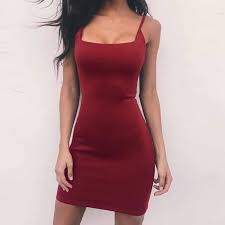 Habillée dans un bustier ou une robe moulante, on laisse entrevoir les formes de nos épaules et toute la grâce de nos mouvements. Robe Courte Femmes D Ete Robe Moulante A Bretelles Soiree Club Short Mini Robe Rouge Rouge Cdiscount Pret A Porter