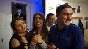 Türkiye'de geleneksel türk tiyatrosu eğitimi veren ilk kurumdur. 1 Haftada Tiyatro Oyunu Mujdat Gezen Sanat Merkezi Tiyatro Aksam Okulu Kulis Prova Youtube