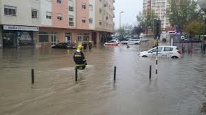 Portugal chuva forte provoca inundações em lisboa, cascais, sintra e oeiras lisboa, caldas e lourinhã seguradoras pagam 1,5 me pelas inundações mau tempo Sabado De Mau Tempo Mais De 250 Inundacoes Tvi24