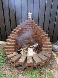 Stare Cegly Zagracaja Ci Podworko Nie Wyrzucaj Ich Oto 50 Pomyslow Na Ich Wykorzystanie W Ogrodzie Backyard Fire Fire Pit Lighting Fire Pit Designs