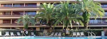 Conveniently located ten miles from the orlando international airport and near the orange county convention center, it is an ideal choice for business travelers and families alike. Rosen Inn At Pointe Orlando Florida Usa Escape2