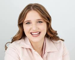 Hey Hollywood Fringe! My name is Tom Avery — I'm a musical theatre  performer and teaching artist based in Hollywood and I'm currently offering  discounted private voice lessons for the fall. Whether