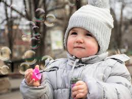 как сделать большие мыльные пузыри в домашних условиях без глицерина Kak Sdelat Mylnye Puzyri V Domashnih Usloviyah 5 Samyh Luchshih Receptov Vodovorot Poleznostej
