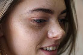 You could pluck, thread, or wax them to your liking. Should You Pluck Your Eyebrows In Between Appointments