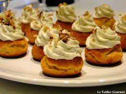 Des Amuse Bouche Pour L Aperitif Du Reveillon De La Saint Sylvestre Choux Poire Et Mousse Au Bleu Noel Recette Aperitif Poire Recette Amuse Bouche Vegetarien