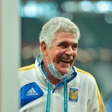 Ricardo ferretti de oliveira (río de janeiro, brasil, 22 de febrero de 1954), conocido popularmente como tuca, es un entrenador brasileño naturalizado mexicano.actualmente dirige a los tigres de la universidad autónoma de nuevo león. Club Tigres Alejandro Rodriguez Hablo De La Salida De Ricardo Tuca Ferretti Soy Futbol