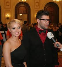 Eram doi tineri care au început o relaţie. Laura Cosoi Si Smiley Fan Blogul Laurei Cosoi
