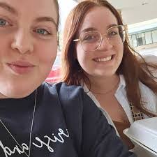 Deanna Cartwright's Instagram, Twitter & Facebook