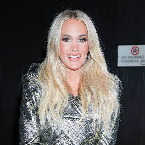 Carrie Underwood's New Look Has Fans Talking Ahead of 'Idol' - Parade