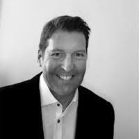 Robert Bloomer's Instagram, Twitter & Facebook