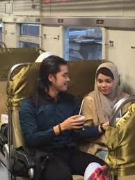 Rambut gondrong milik morgan oey seolah menjadi sebuah jimat. Morgan Oey Tampil Beda Di Poster Karakter Air Mata Surga News Entertainment Fimela Com