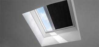 Durch die außenanbringung werden warme sonnenstrahlen gestoppt, noch bevor sie die der einbau der elektro und solar hitzeschutzmarkise auf gtu/gtl ist nur ab produktionscode ar11 (nov. Velux Solar Wabenplissee Fur Flachdach Fenster Online Kaufen