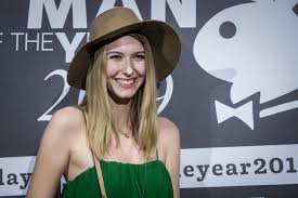 Bogi dallos (born 2 april 1997) is a hungarian singer. Velvet Gumicukor Dallos Bogi Valtja Radics Gigit Az X Faktorban