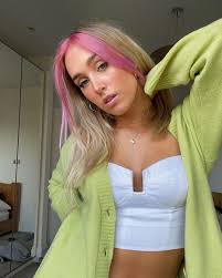 E Girl Hairstyles Are You Brave Enough To Try Tiktok S Latest Hair Trend In 2020 Pink Blonde Hair Hair Color Streaks Girl Hairstyles