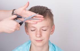 Setiap orang yang memiliki rambut pasti perlu menggunting rambut supaya kelihatan kemas dan bersih. 3 Cara Untuk Memotong Rambut Anak Laki Laki Wikihow