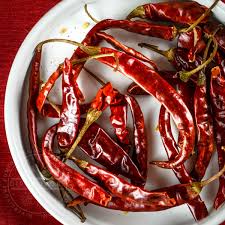 Deliciosa combinación de cuatro quesos (mozzarella, oaxaca, panela, manchego) con nuestra salsa especial guanábana deli (guanábana con trocitos de almendras, espinacas, cilantro y chile de árbol). Ultimate Guide To Mexican Chili Peppers
