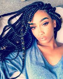 Epingle Par Caramel Sur Pertinentes Avec Images Tresses De Fille Noire Coiffure Afro Tresses Filles