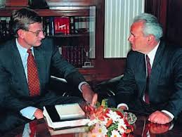 It was a coalition government between the moderate party , the centre party , the liberal people's party and the christian democrats. Carl Bildt S Feckless Policies And The Srebrenica Massacre Greater Surbiton