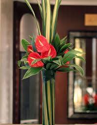 Christmas Decor Hotel Poisk V Google More Christmas Decor Hotel Poi In 2020 Tropical Flower Arrangements Tropical Floral Arrangements Modern Flower Arrangements